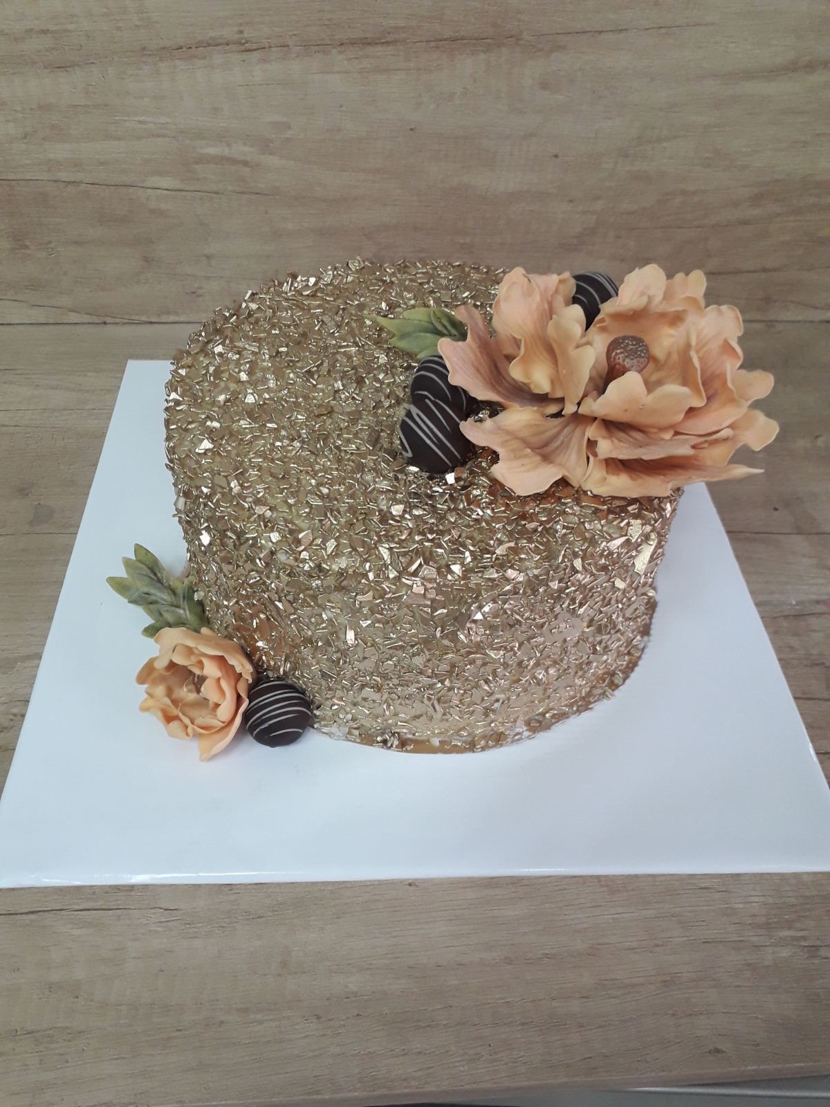 Flower on gold flakes  S53